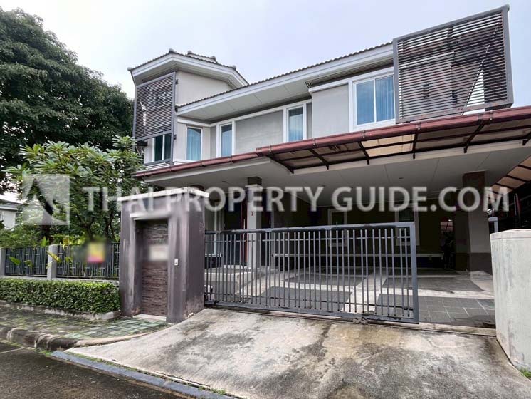 House with Shared Pool in Sukhumvit 